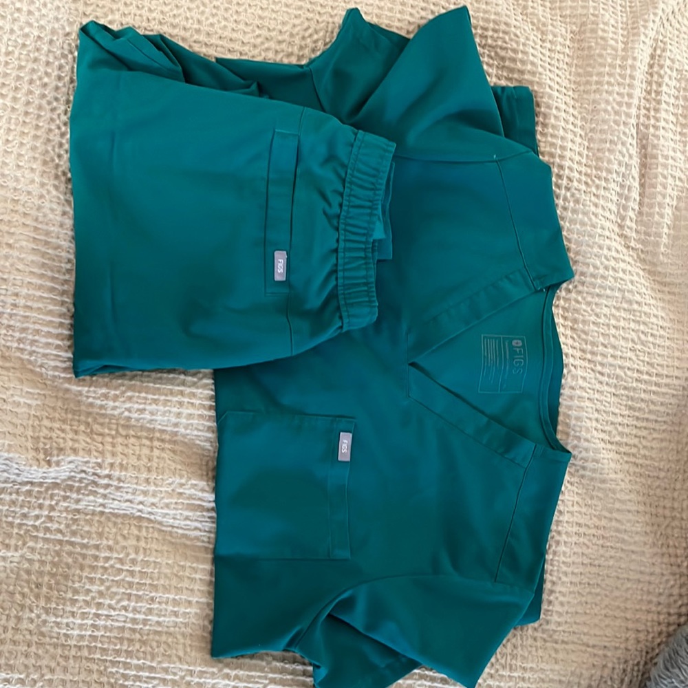 Complete Figs Forest Green Scrubs Set Joggers